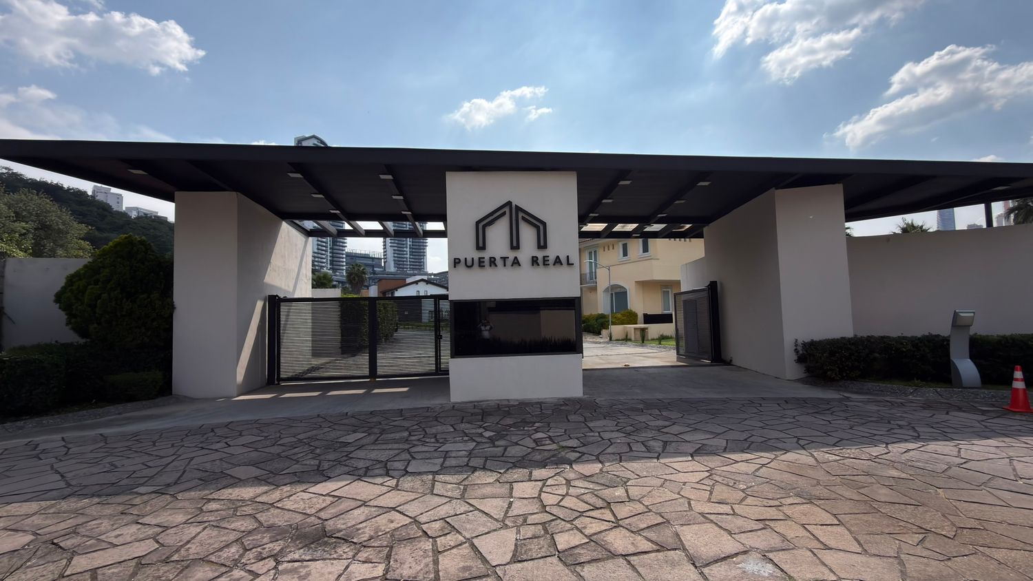 Casa Puerta Real · casa en Bosque Real
